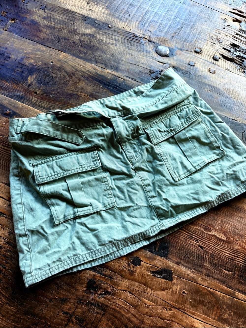 NWT American Eagle outfitters green mini cargo skirt size 10 vintage